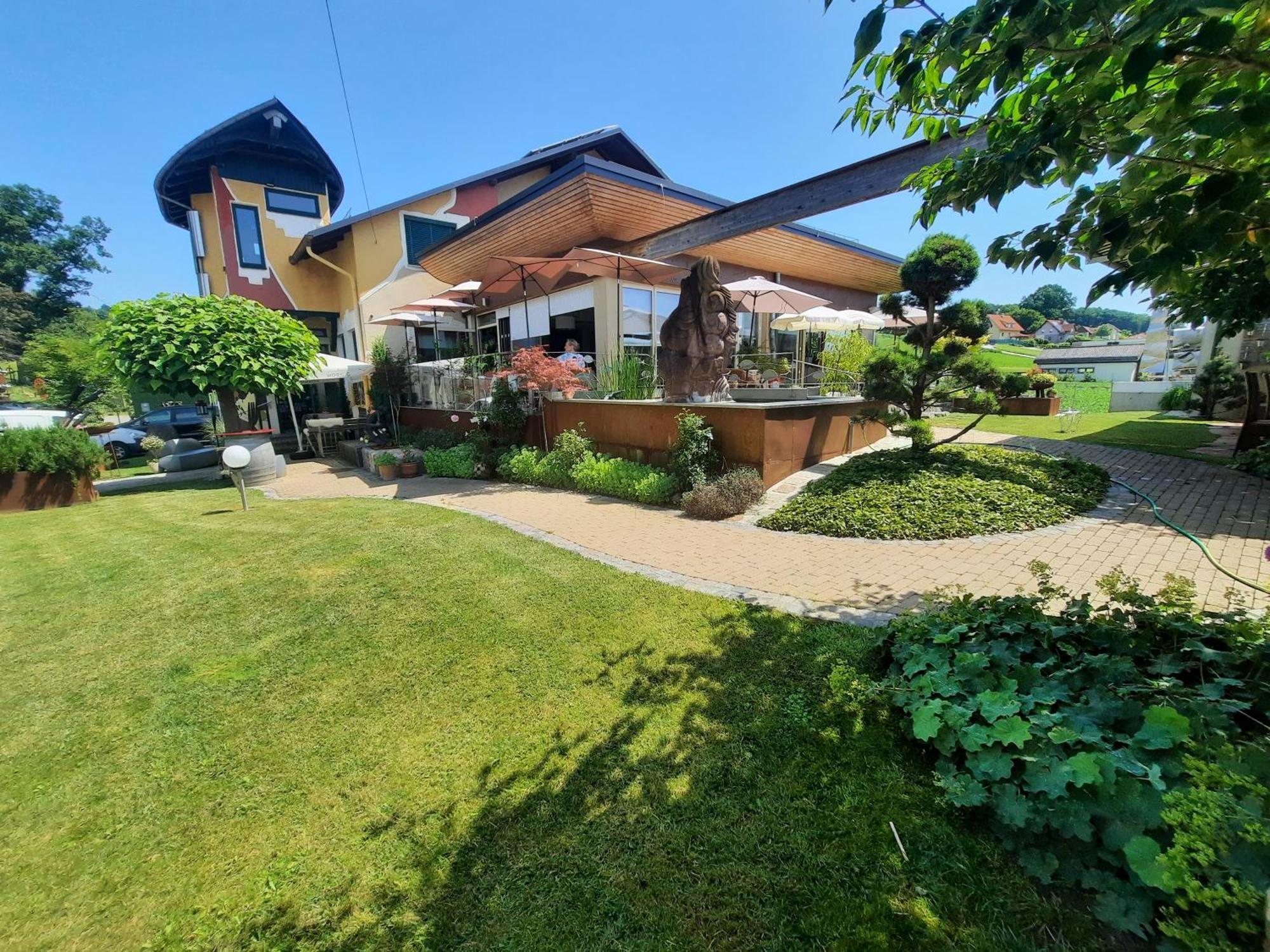 Malerwinkl Restaurant + Kunsthotel Hatzendorf Exteriér fotografie